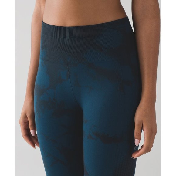 Lululemon Flow & Go Black & Blue Printed Crop Cropped Legging Leggings sz 2 - Picture 4 of 9
